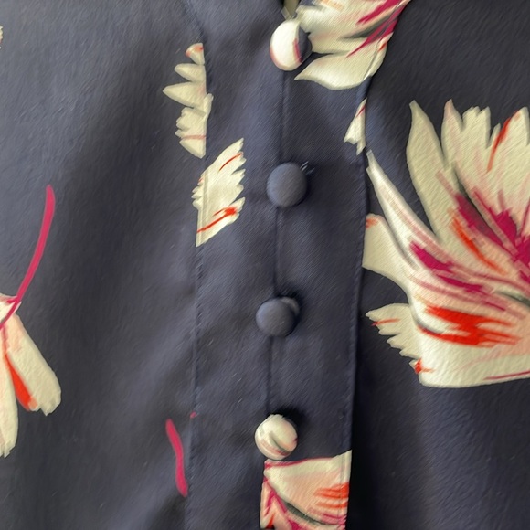 Express Botanical Pattern Blouse - Picture 3 of 6